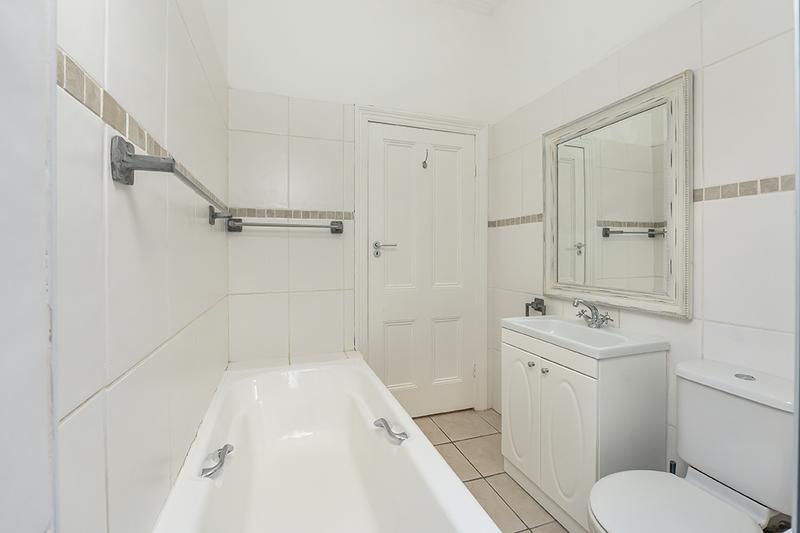 To Let 3 Bedroom Property for Rent in Fresnaye Western Cape